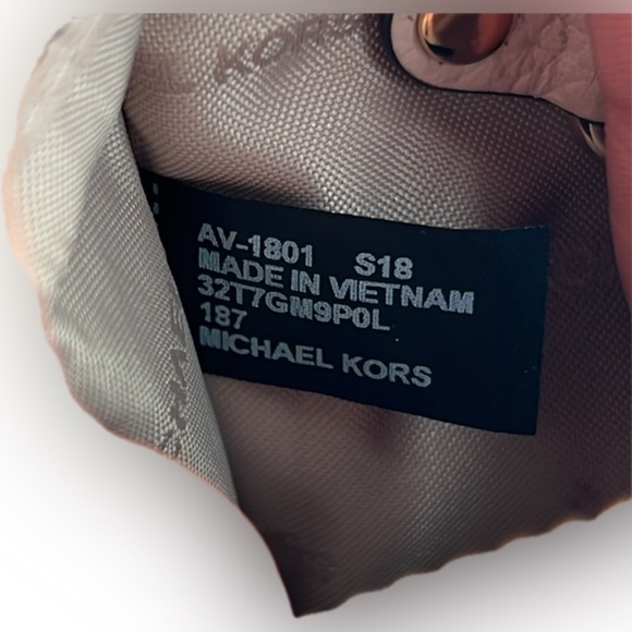 EUC Michael kors blush pink leather ID coin wristlet - Picture 6 of 10